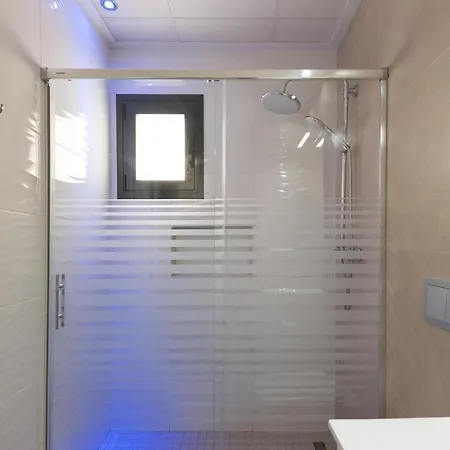 Luxury Three Bedroom *
