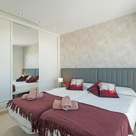 Luxury Three Bedroom *