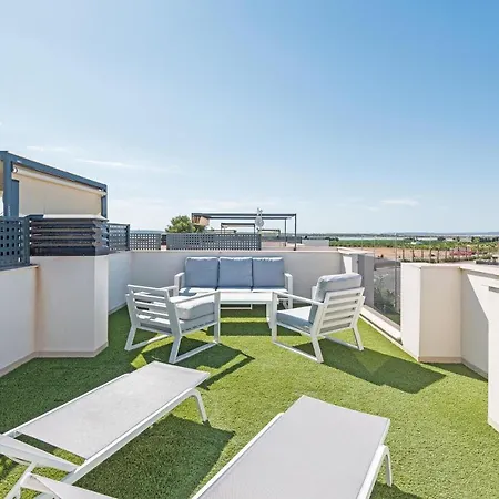 Luxury Three Bedroom Вилла Рохалес